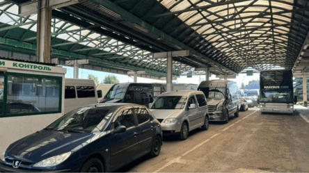 До Молдови виїзд ускладнено — де затори на трасі Одеса-Рені - 285x160