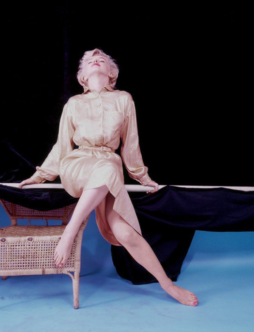 Мерилін Монро в сукні з підкресленою талією