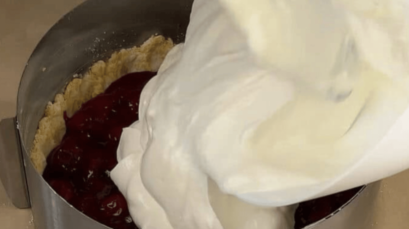 вишневий пиріг зі суфле