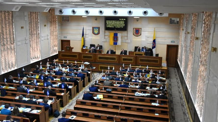 40 миллионов на зарплату: сколько зарабатывают чиновники Одесского областного совета - 285x160