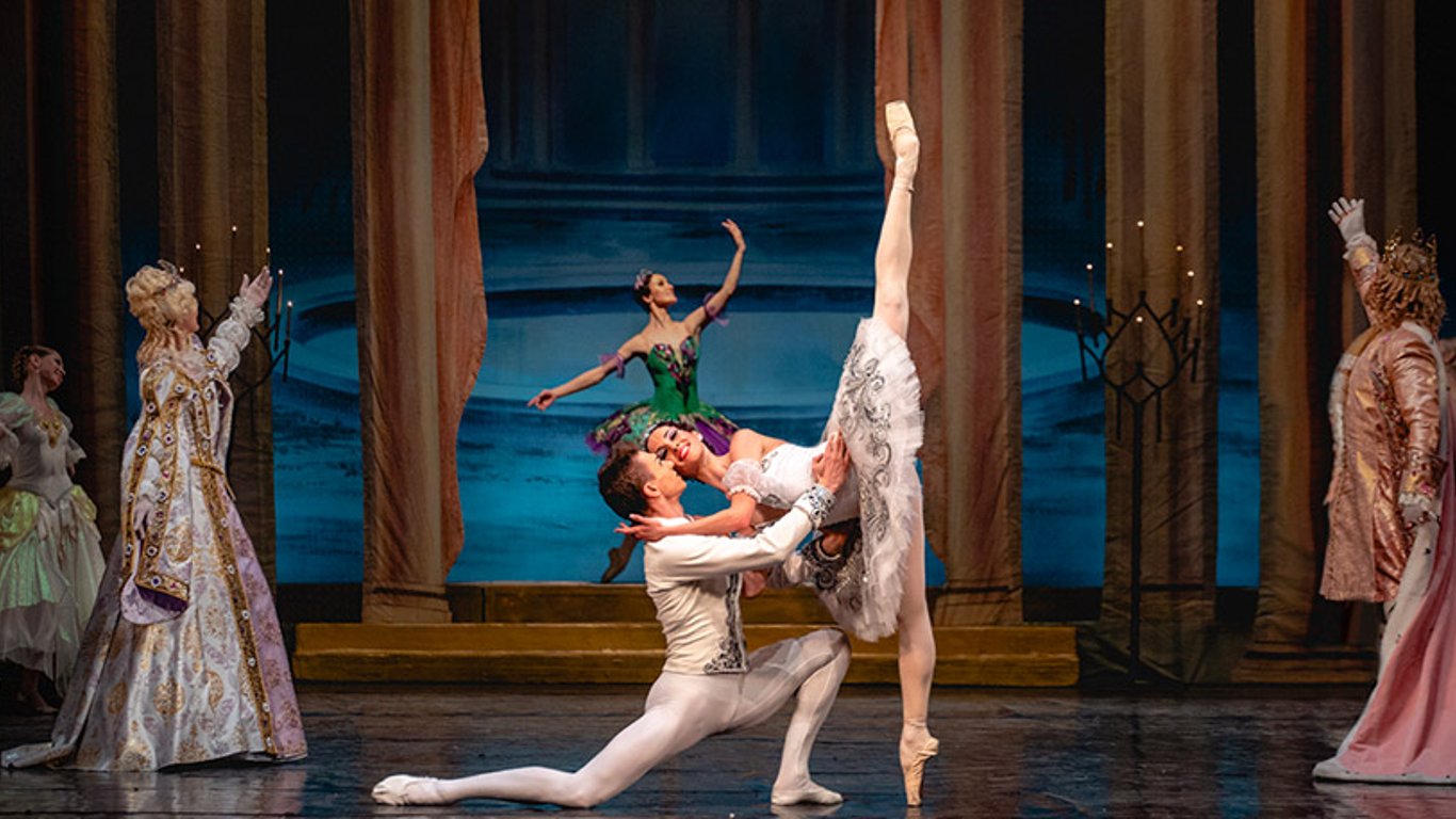 Бывший театр русского балета выдает себя за Одесскую оперу на гастролях в Европе