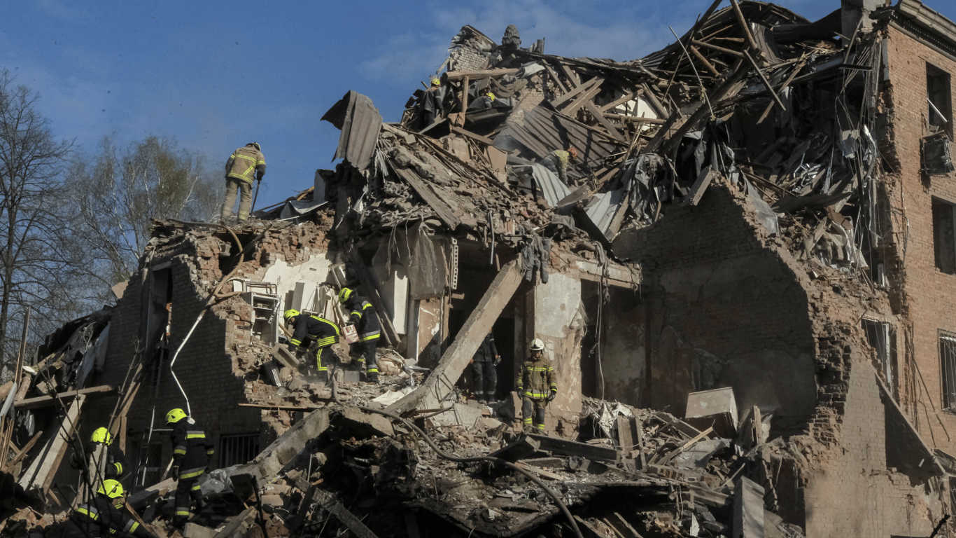 Обстріл Дніпра: Росія вбила пʼятьох людей та поранила 34