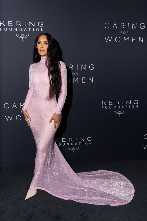 Кім Кардаш'ян у сяючій сукні затьмарила Ніколь Кідман та голлівудських дів на званій вечері - фото 1