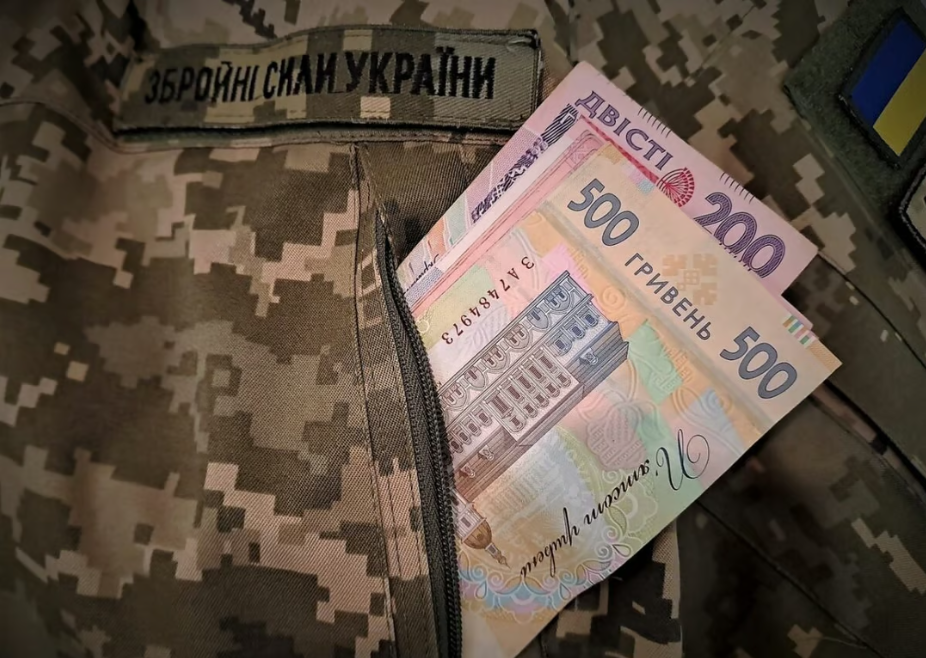 Які виплати отримують строковики