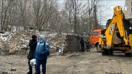 Киевлянин показал, в каком состоянии его квартира после обстрела РФ 2 января - 285x160