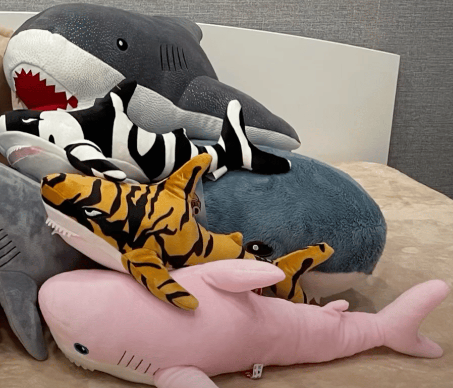 Діти люблять акул