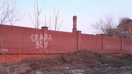 "Слава ЗСУ": у Маріуполі партизани розписали стіни російських казарм - 285x160