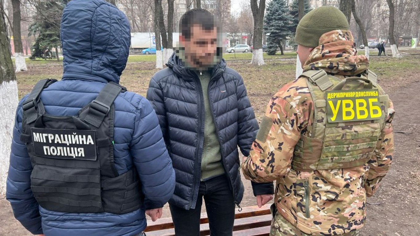 Распространял психотропные вещества: в Одессе задержали наркодилера