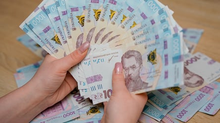 Зарплати в держорганах — хто заробляє мільйони у 2025 році - 285x160