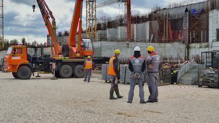 Такого не було з 90-х — ключові заводи РФ затримують зарплати - 285x160