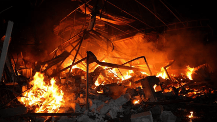 Горів порт і судно: Росія вночі знову атакувала Одесу і область - 285x160