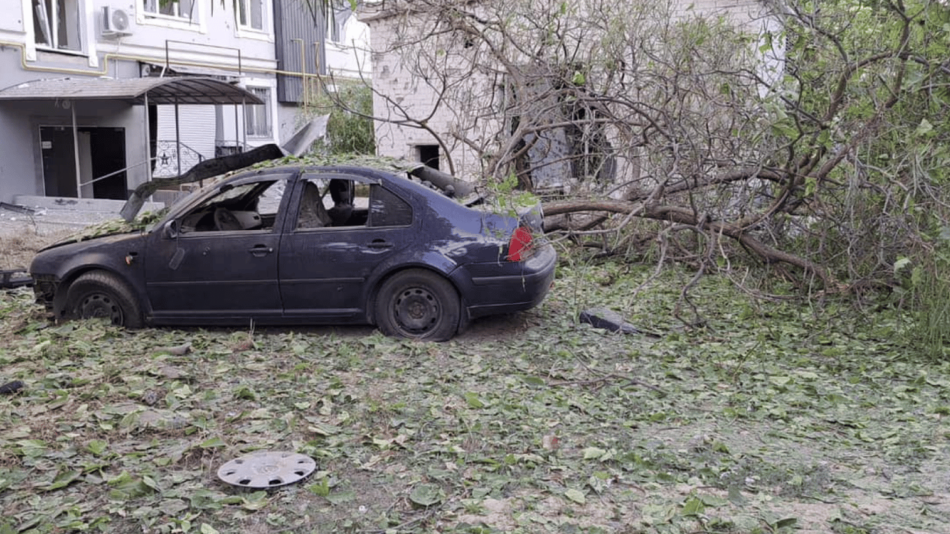 Окупанти скинули вибухівку на житлові будинки в Херсоні