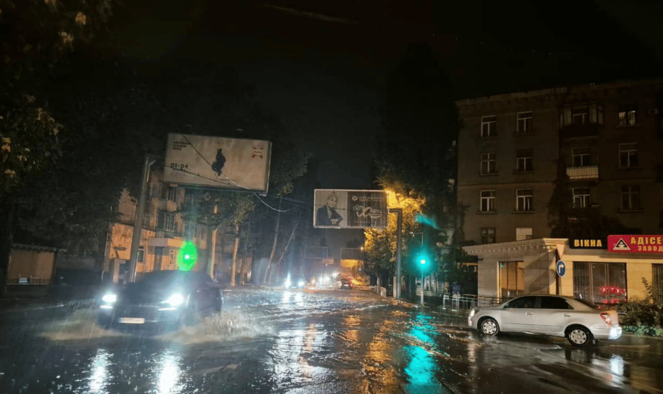 В Одессе затопило дороги