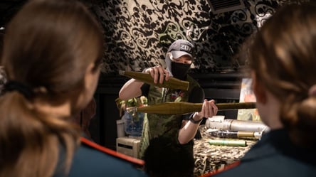 РФ учит детей в музеях "СВО" любить войну и ненавидеть Украину - 290x166