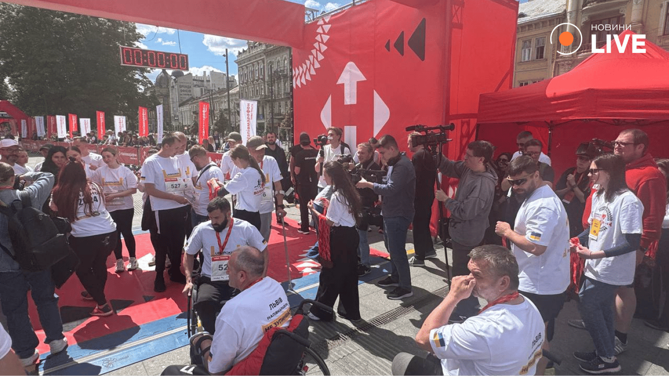 Полумарафон "Не останавливайся!" во Львове. Фото: Новини.LIVE, Марта Байдака