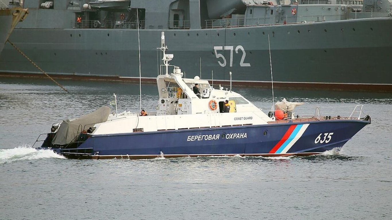 В Азовском море горело судно ФСБ — оккупанты понесли потери