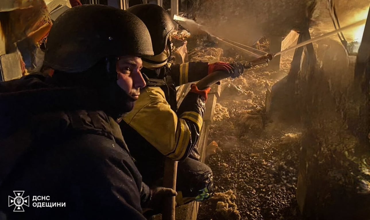 Рятувальники на місці влучання