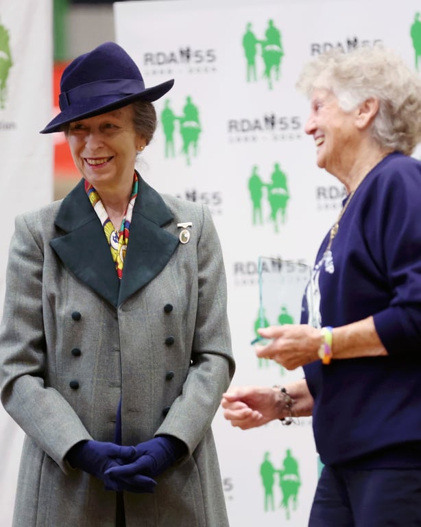 Принцеса Анна повернулась до королівських обов'язків. Фото: instagram/theroyalfamily