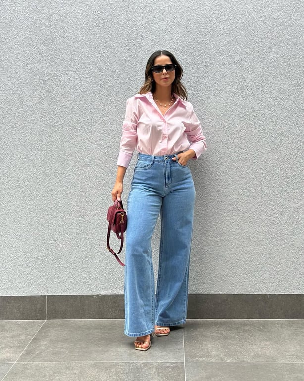 Ideas for outfits with wide-leg jeans