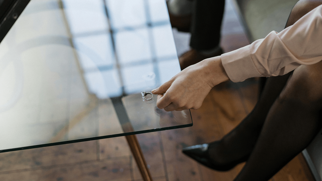 Що робить жінка перед розлученням