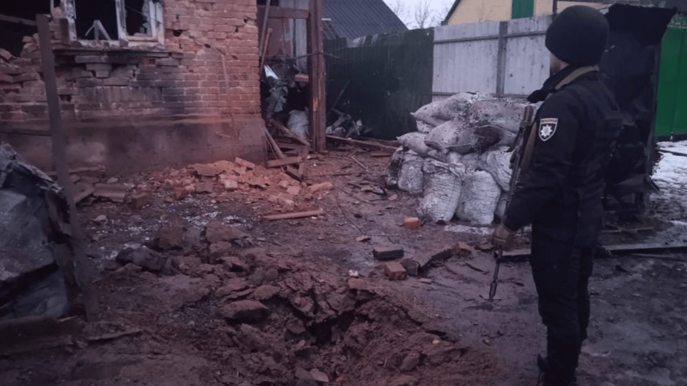 У Харківській області пролунали потужні вибухи, поранено чоловіка