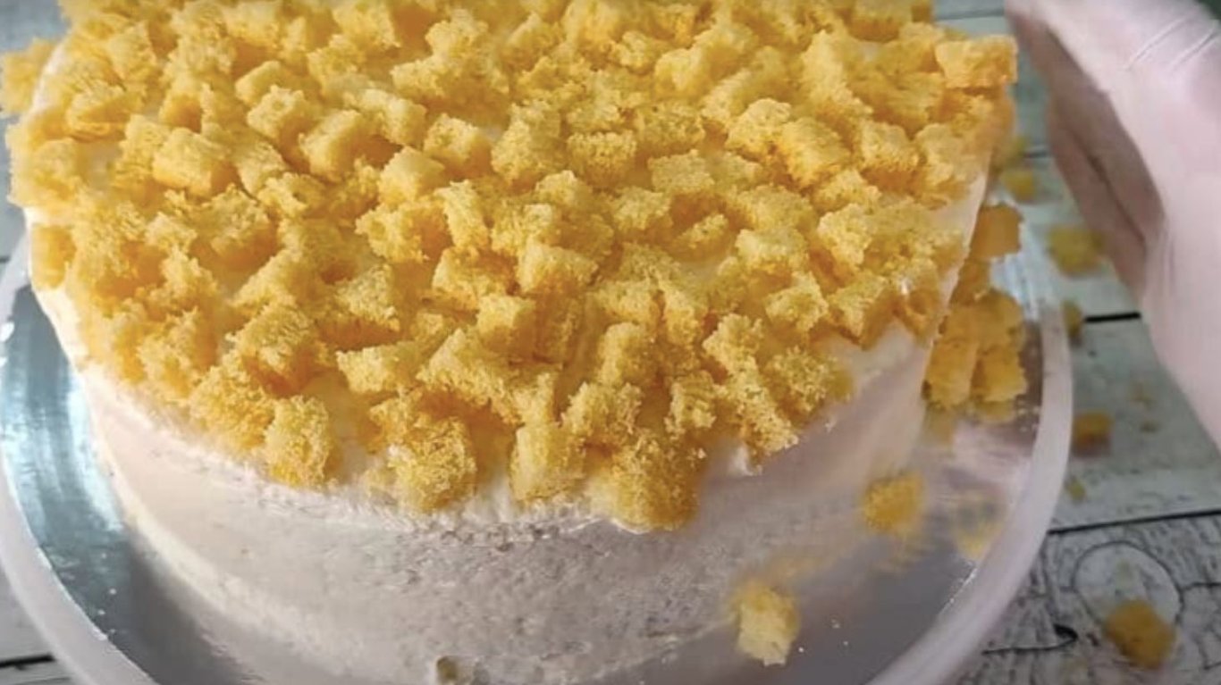 красивий торт Мімоза, перевершив навіть Наполеон