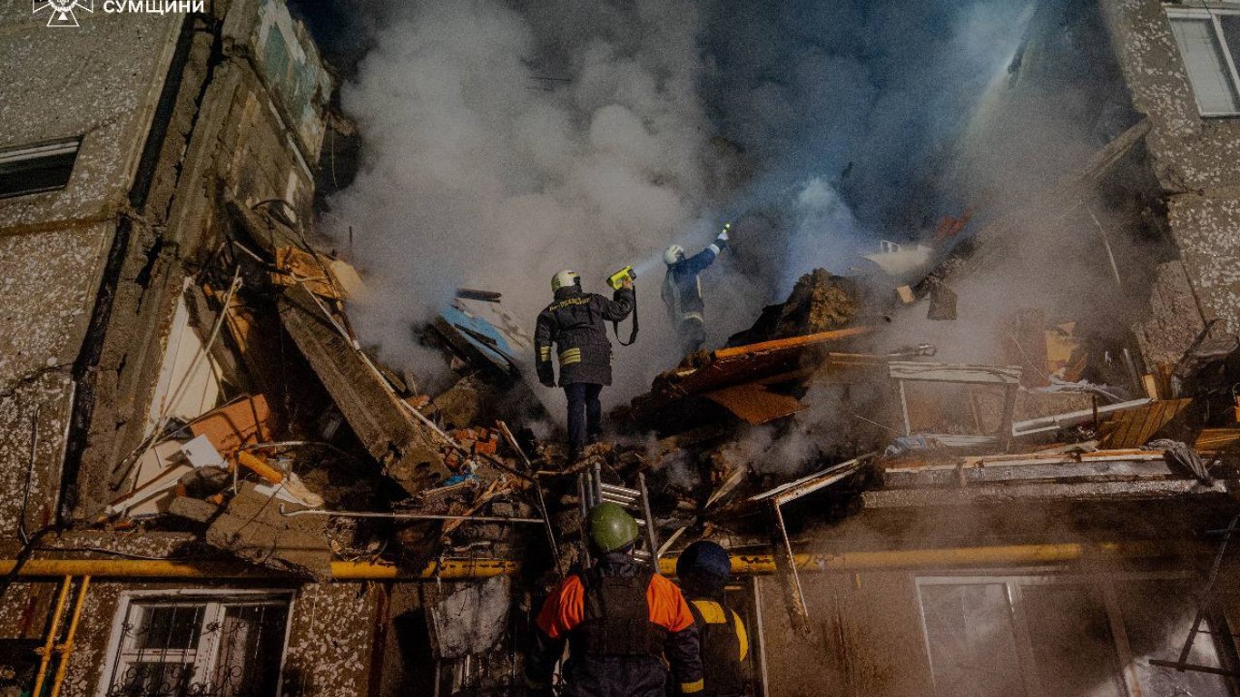 Через сутки из-за российских атак уничтожены многоэтажки в трех городах Украины