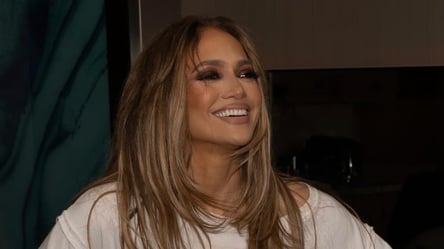 Jennifer Lopez sets a new nail trend — and celebs follow - 285x160