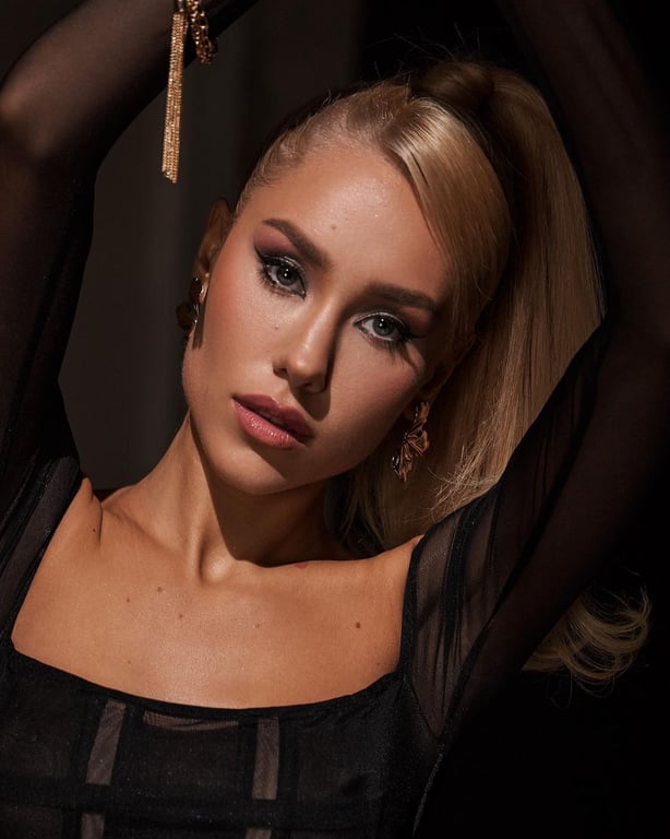 Лесной пожар: Даша Квиткова поразила соблазнительной фотосессией со спичкой в зубах - фото 4