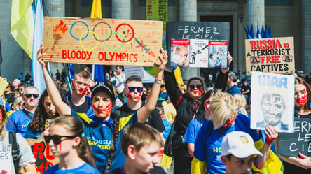 Олимпиада на крови — во Франции прошел митинг в поддержку погибших украинских спортсменов - 285x160
