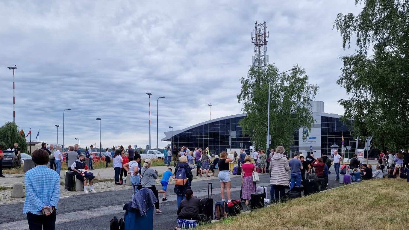 В аеропорту Польщі через українську пенсіонерку евакуювали 100 людей: що сталося