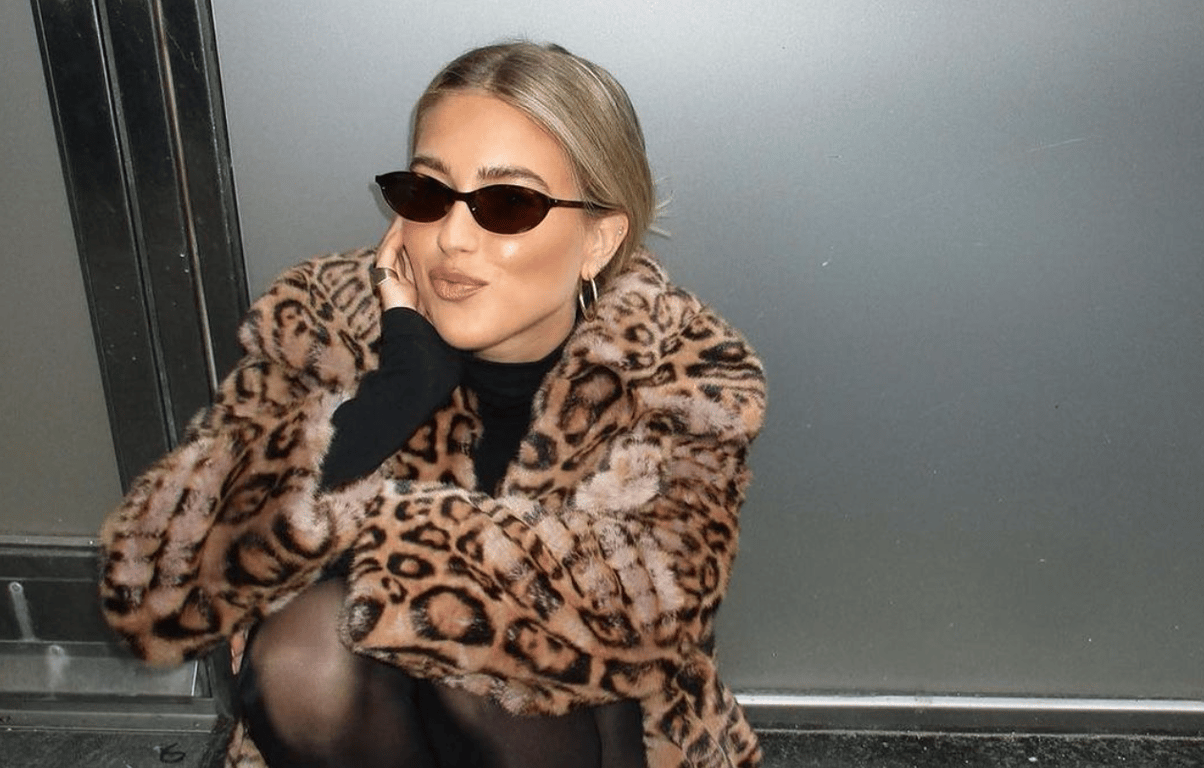 Девушка в шубе