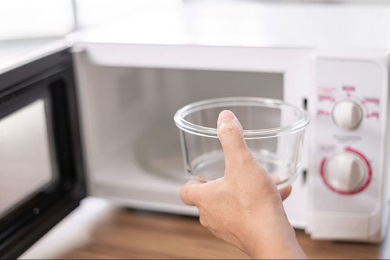Будет беда - какую посуду категорически нельзя ставить к микроволновке - фото 2