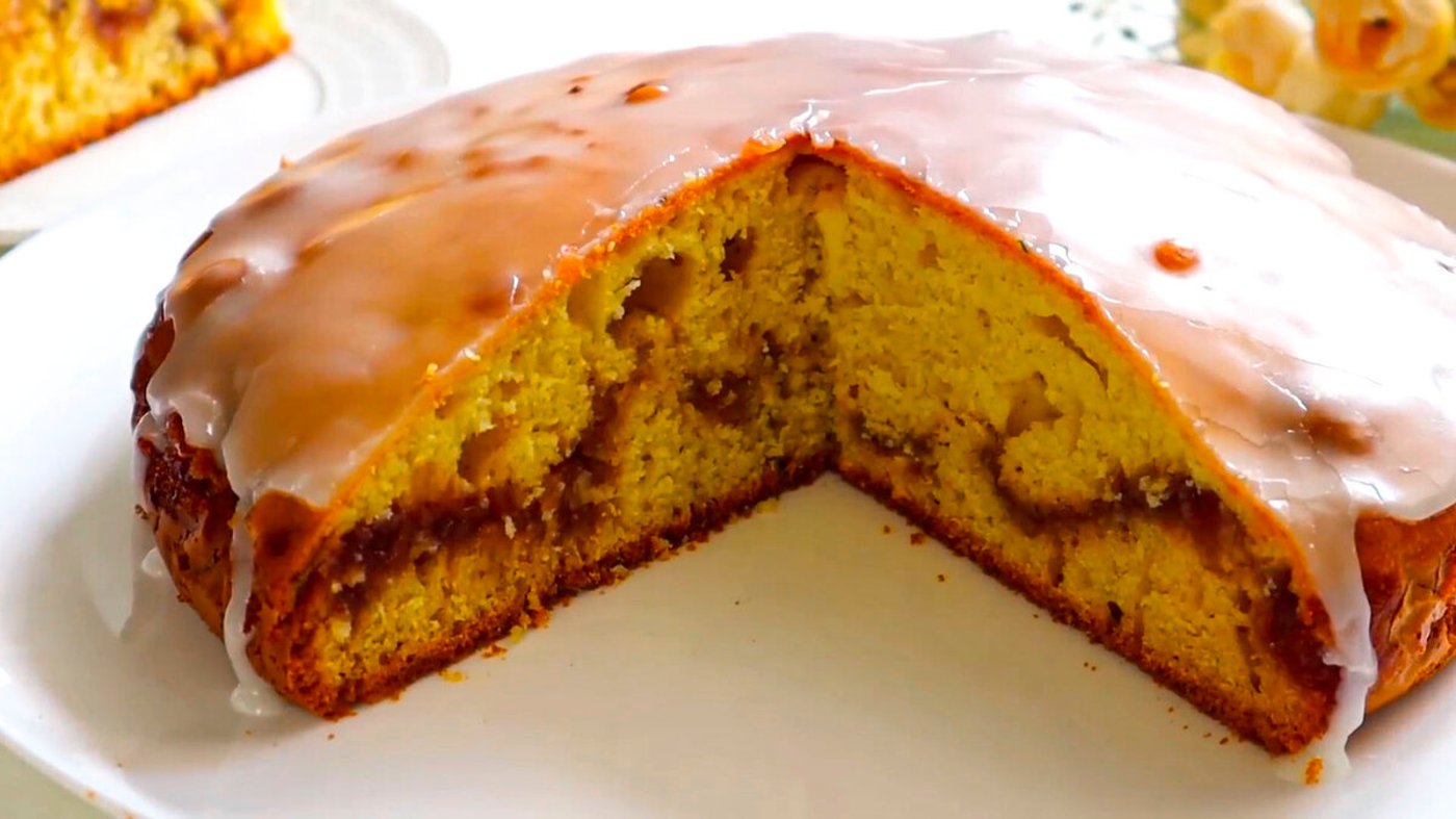 Пиріг до чаю з кефіру та варення - як приготувати