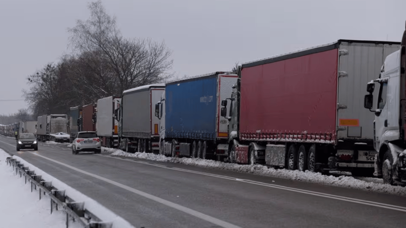 В пункте пропуска "Шегини-Медика" возобновлено движение грузовиков, — ГПСУ