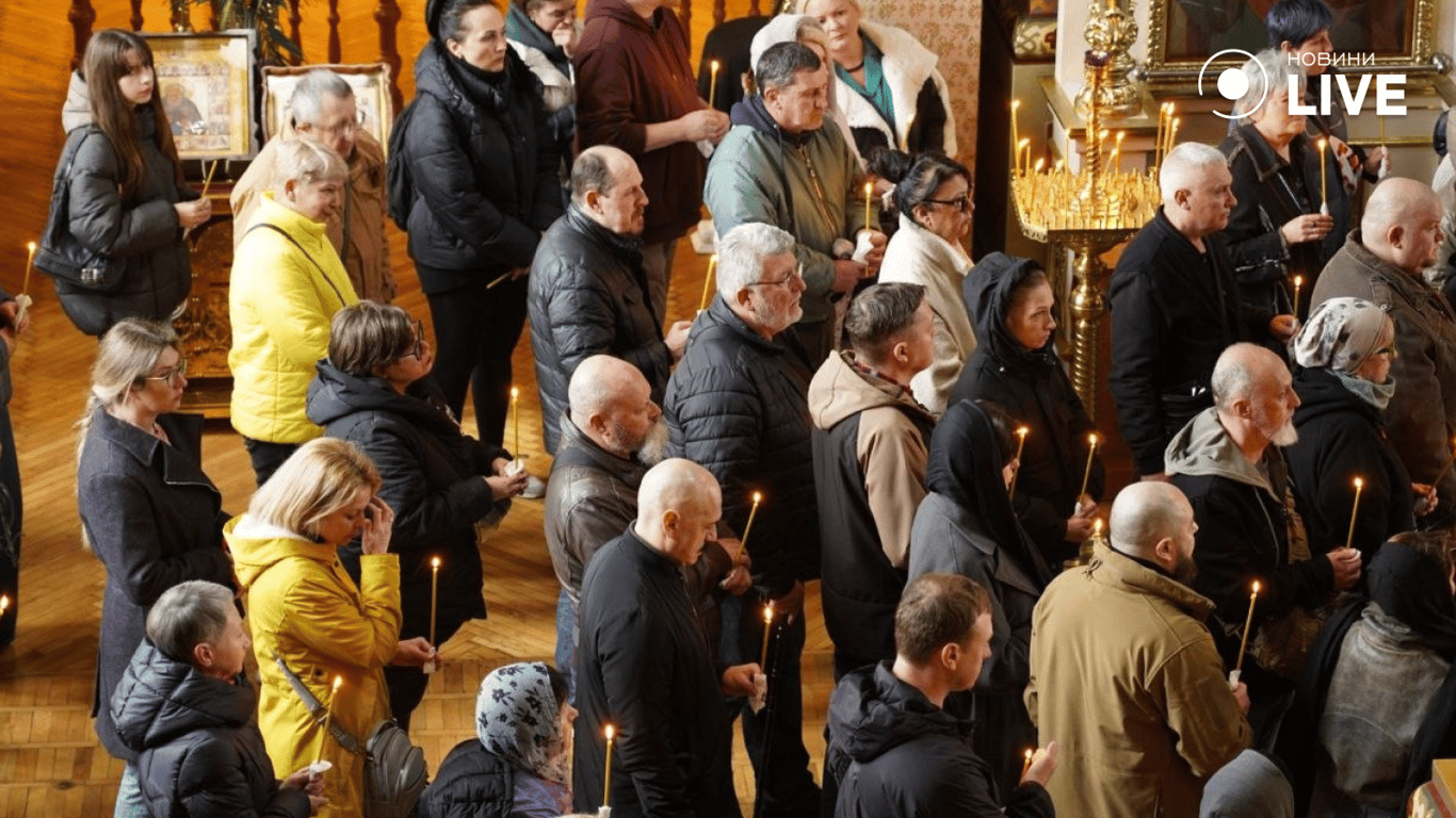 Поховання коміка Володимира Комарова