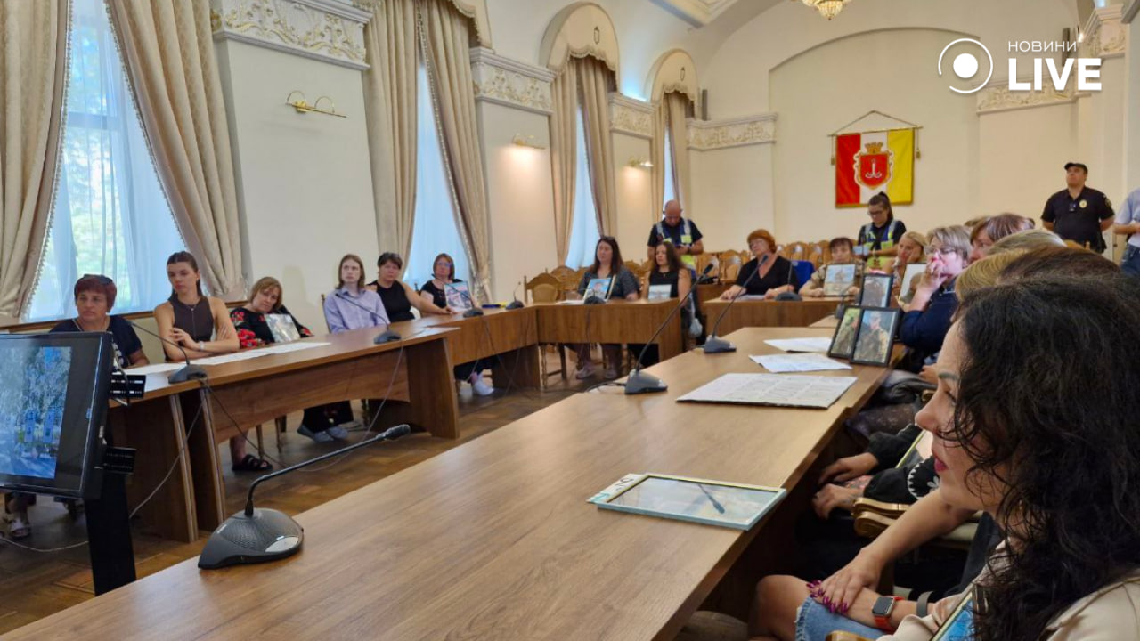 Шана павшим героям - акция под городским советом Одессы - фото 5