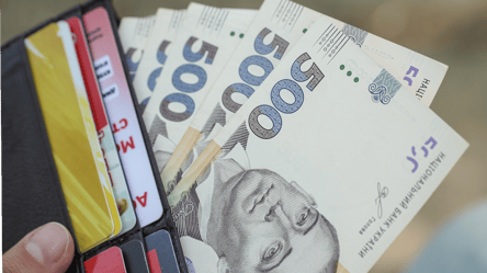Виплата 2700 гривень людям з інвалідністю III групи: умови - 290x160
