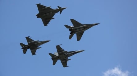Авиапатруль НАТО трижды сопровождал российские военные самолеты за прошедшую неделю - 285x160