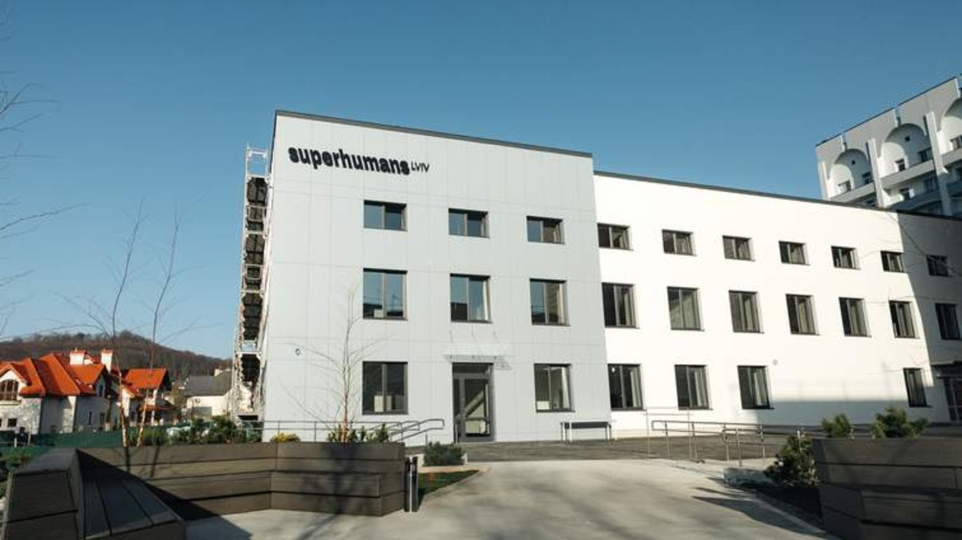У Львові відкрили спеціалізовану клініку протезування та реконструкції Superhumans Center