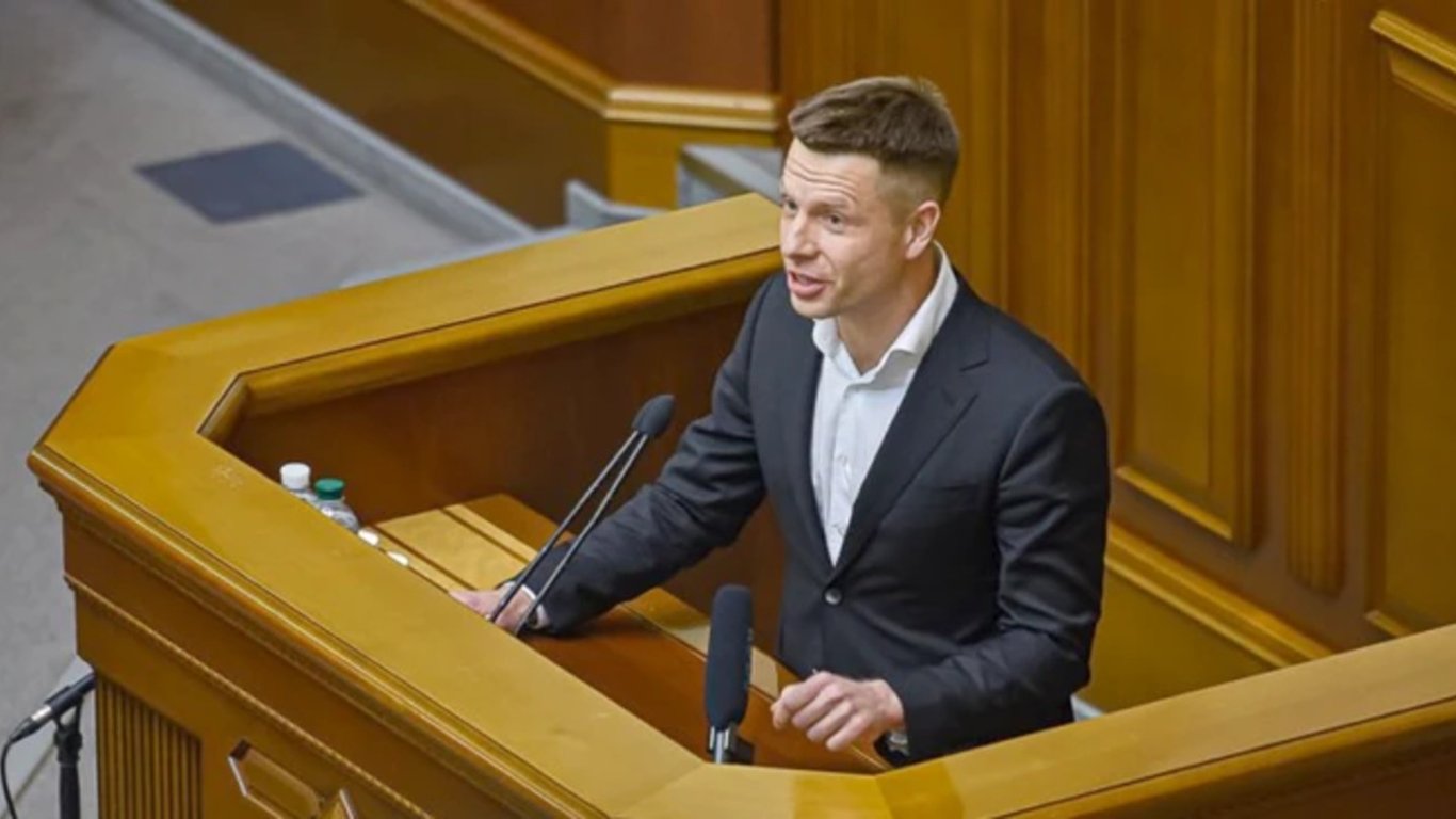 Лише обіцянки: нардеп про збільшення зарплат військовим