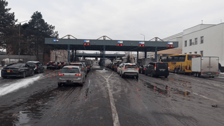 Виїзд до Молдови — водії застрягли на трасі Одеса-Рені - 285x160