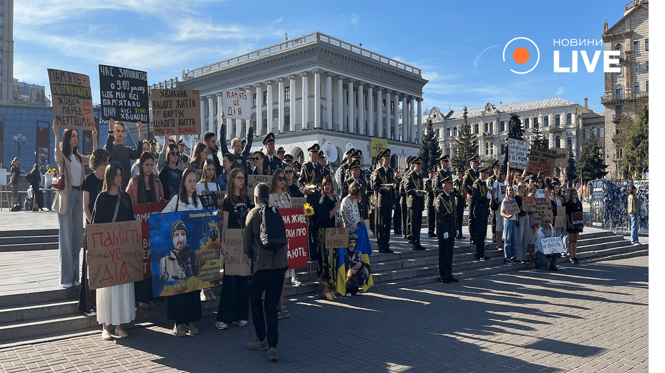У Києві хвилиною мовчання вшанували героїв у День пам'яті захисників - фото 1
