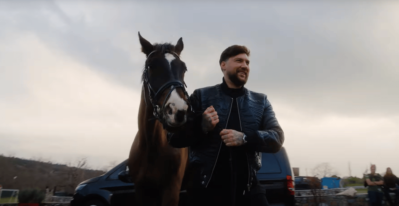 Олег Кензов в клипе