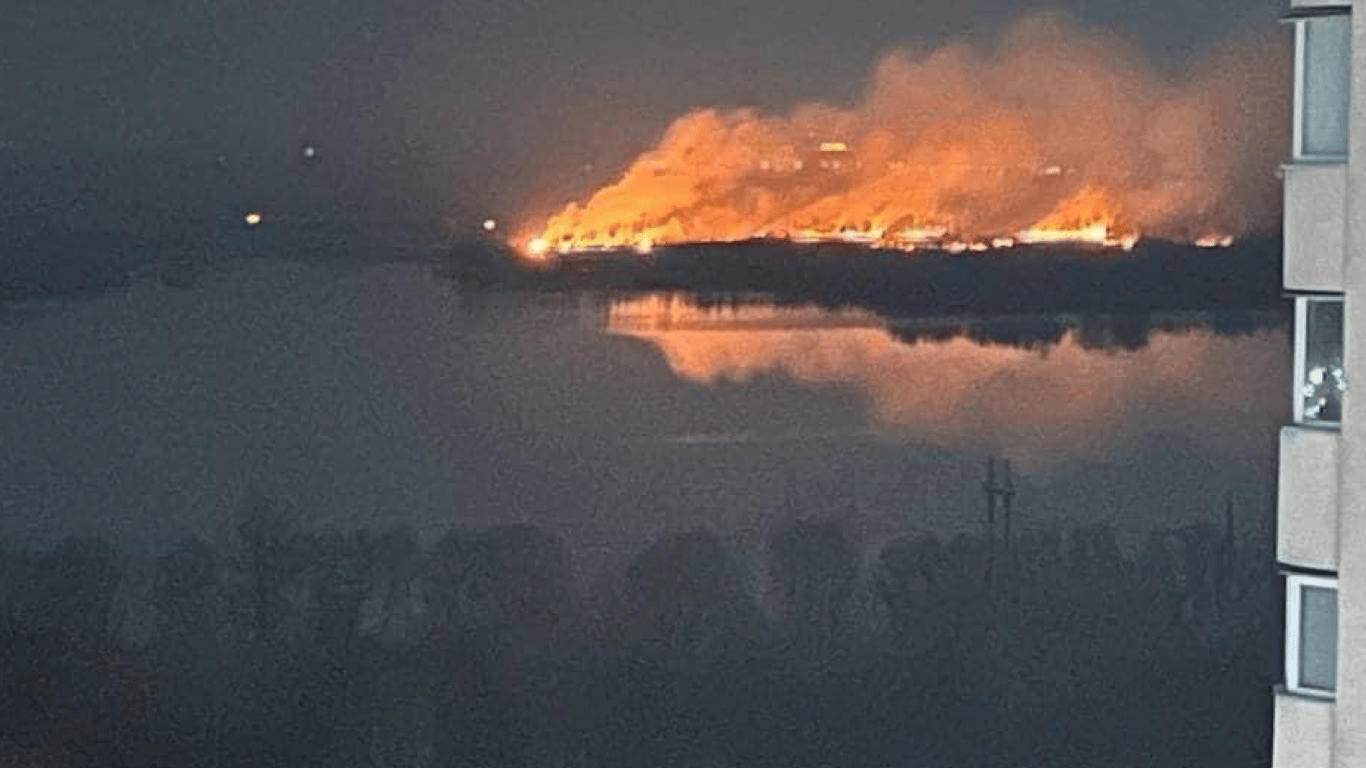 В Киеве произошел масштабный пожар на территории экопарка