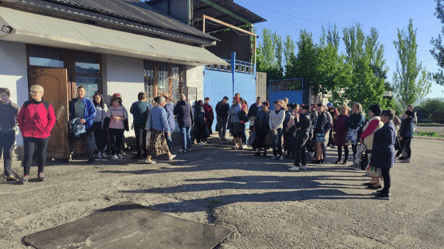 У прифронтовому селі на Донеччині призупинив роботу хлібозавод — робітники страйкують - 285x160