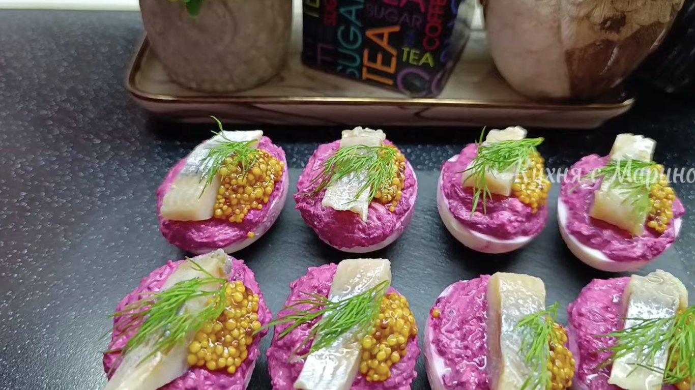 простий рецепт закуски з яйцями, буряком та оселедцем