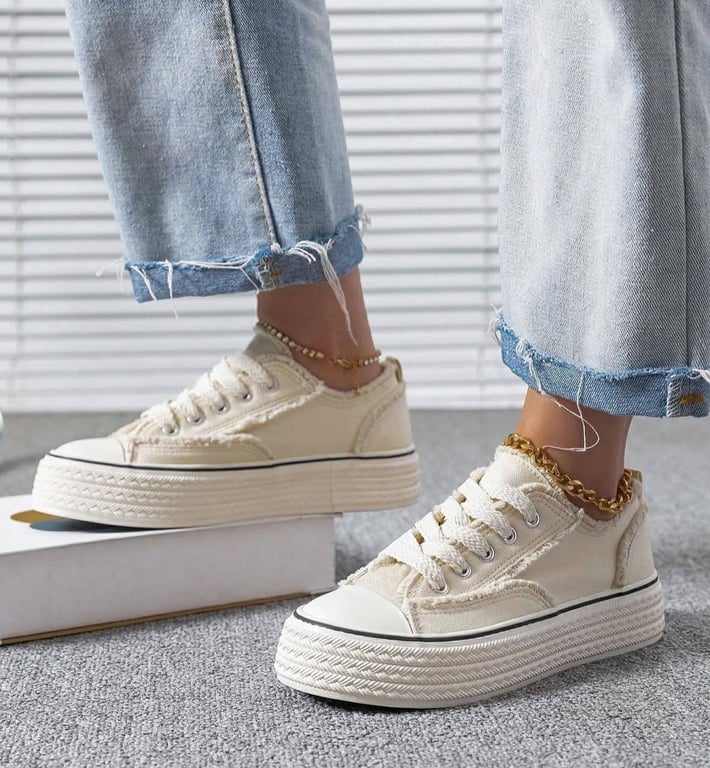 Пари кросівок, в яких є дух 90-х