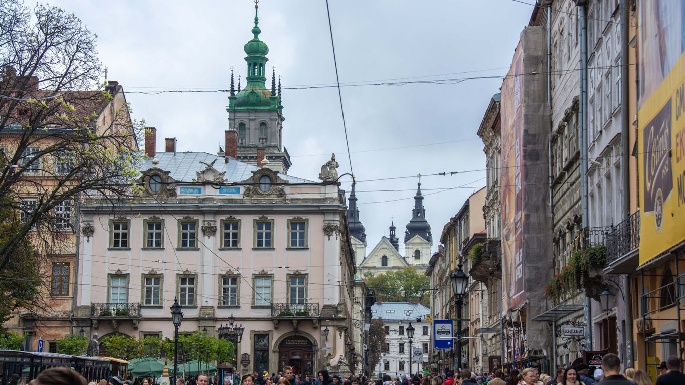 Незаконно завладели помещениями в центре Львова — адвокат и его сообщники получили подозрение