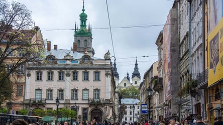Незаконно заволоділи приміщеннями у центрі Львова — адвокат та його спільники отримали підозру - 290x166